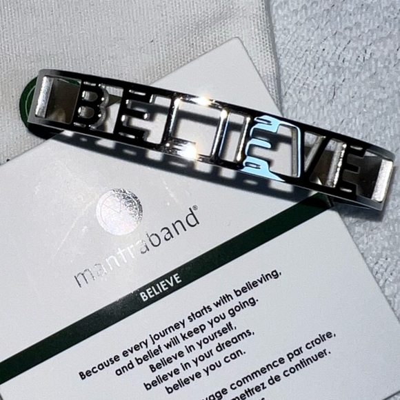 MantraBand Silver Tone BELIEVE Bracelet - Green Logo Pouch included - Picture 1 of 4